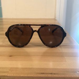 RayBan sunglasses. Worn twice. Excellent condition